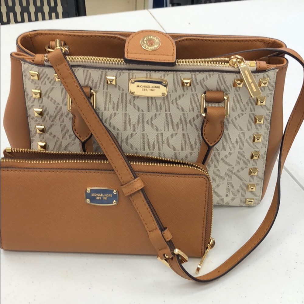 Michael Kors purse and matching wallet